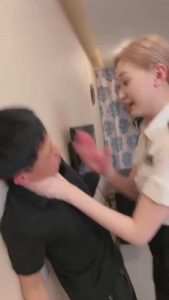 【二宝】素人姐姐暴力踢踹狗奴 bf13826_绳艺资料库视频资源下载