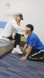 【小猫咪S】小白鞋棉袜踢踹/暴力耳光【双视角版】 bf11245_绳艺资料库