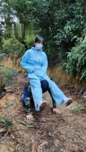 【暴力美学】户外调教-你把鞋底刷舌头/踩踏/藤条sp bf22013_绳艺资料库视频资源下载