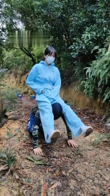 【暴力美学】户外调教-你把鞋底刷舌头/踩踏/藤条sp bf22013_绳艺资料库视频资源下载