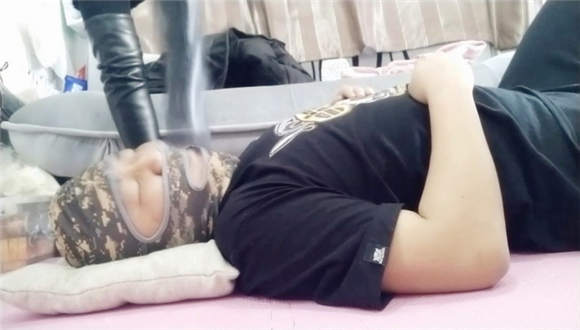 傲柔-调教前来找虐的超贱男_绳艺资料库