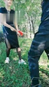 【梦蝶女王】户外抓住偷拍狂虐待 bf17570_绳艺资料库视频资源下载