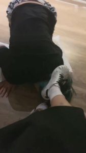 【夏夏S】学生S假期臭鞋袜羞辱调 bf16820_绳艺资料库