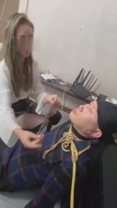 【二宝】姐妹花囚禁3奴强制喂呕吐物/圣水 bf12544_绳艺资料库视频资源下载