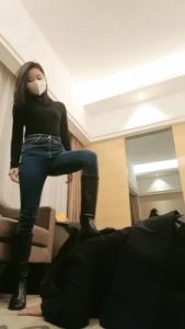 套路直播视频【御神】长靴全体重踩踏/转胯遛狗/闻舔原味白袜脚 bf26432_绳艺资料库