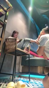 套路直播视频【文文】KTV-漂亮S裸足踩踏 bf25007_绳艺资料库