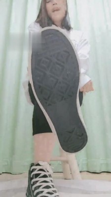 【妮蔻】第一视角-帆布鞋白袜裸足羞辱 bf4641_绳艺资料库视频资源下载