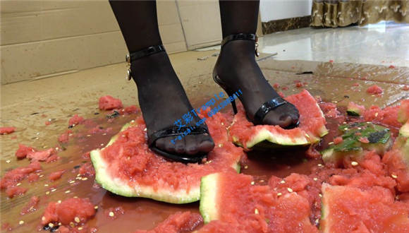 【冷柔】高跟鞋跟踩烂大西瓜_绳艺资料库