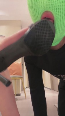 【禾末】网红模特白棉袜戏耍家奴 bf9177_绳艺资料库