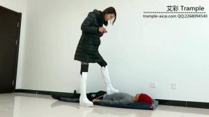 甜美媛媛女主白靴子踩踏全身!_绳艺套路直播视频资源网