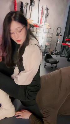 套路直播视频【冷凝大大】长靴御姐-鞭打/踩踏/踩狗爪/耳光狠抽 bf26070_绳艺资料库