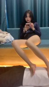 套路直播视频【小x大王】美腿裸足踩脚垫 bf24879_绳艺资料库