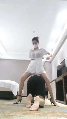 【多多】凉高惩罚猥琐男-提档/内裤套头/舔脚骑脖子 bf28411_绳艺套路直播视频资源网