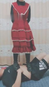 【菠萝菠萝蜜】踩踏恋足耳光鞭打 bf6444_绳艺资料库