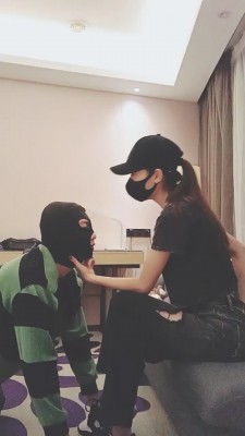 【美娜】御姐运动鞋超臭白袜辱狗 bf20360_绳艺资料库