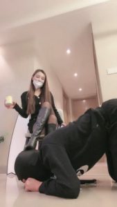 【cici】车模黑丝长腿-圈养犬喂食实录 bf26715_绳艺资料库视频资源下载