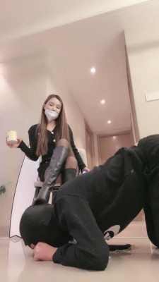 【cici】车模黑丝长腿-圈养犬喂食实录 bf26715_绳艺资料库视频资源下载