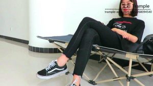 00后女主左手开工打耳光骑跨贱狗！_绳艺资料库