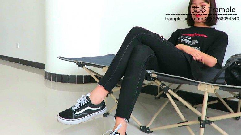 00后女主左手开工打耳光骑跨贱狗！_绳艺资料库