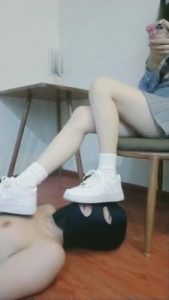 【晨希】小白鞋棉袜玩弄18岁小贱狗 bf5702_绳艺套路直播视频资源网