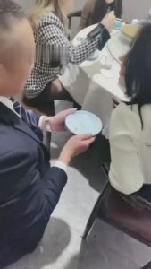 【成都六姐】狗狗伺候姐妹聚餐 bf7558_绳艺资料库视频资源下载