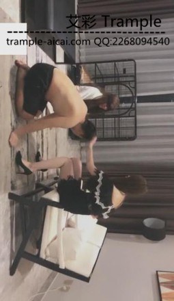 VIVI调教夫妻奴强迫圣水踹头_绳艺资料库