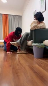 套路直播视频【桃酥】首调-舔超脏鞋底/全体重踩踏/骑马/闻舔袜子 bf26110_绳艺资料库