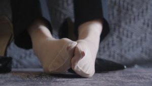 臭丝脚POV【贝琳】无处安放的脚 穿了一星期的袜子 又酸又臭又痒 YC-220906-7_绳艺资料库