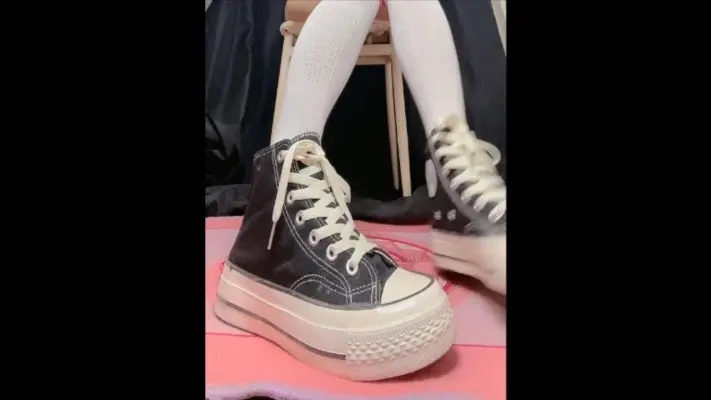 【子怡工作室】黑色匡威第一人称羞辱_绳艺套路直播视频资源网