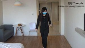 高跟白色运动鞋木板 物品粉碎_绳艺资料库