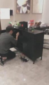 VIVI圣水羞辱 黑丝高跟调教偷鞋的邻居_绳艺资料库