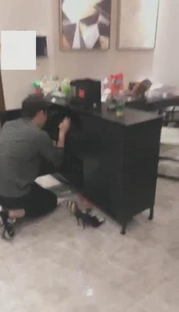 VIVI圣水羞辱 黑丝高跟调教偷鞋的邻居_绳艺资料库