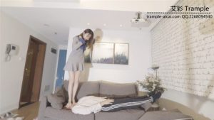小美女沙发踩头蹬脸_绳艺资料库