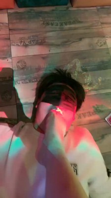 套路直播视频【萝莉刑】KTV踩绿帽喂食 bf24022_绳艺资料库