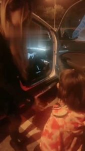【开发素人】户外路边和闺蜜调母狗 bf18679_绳艺资料库视频资源下载