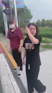 【逗逗】户外抓住偷拍狂惩罚虐 bf13809_绳艺套路直播视频资源网