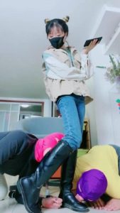 套路直播视频【美离子】驯化双狗保养皮靴当坐垫/踩踏虐乳 bf25247_绳艺资料库