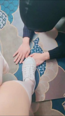 套路直播视频【大乔】休闲鞋白丝踩地毯 bf23835_绳艺资料库