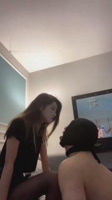 【子颜女王】坐骑/鞭打/耳光/人体烟灰缸 bf2504_绳艺套路直播视频资源网