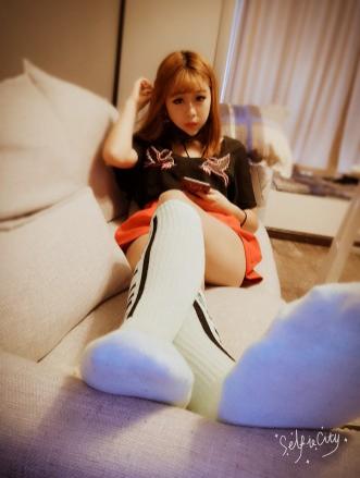 高档酒吧戏弄脚奴_绳艺资料库