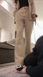 套路直播视频【萱萱】车模长腿虐杀-高跟踩/耳光抽/吃口水/凳脚深喉 bf26134_绳艺资料库