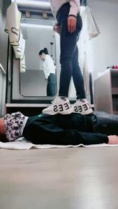 【昆山小主】女白领踩踏/踢裆场 bf21253_绳艺资料库