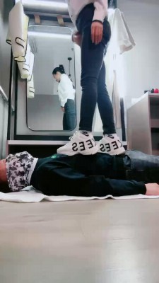 【昆山小主】女白领踩踏/踢裆场 bf21253_绳艺套路直播视频资源网