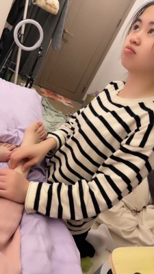 套路直播视频【橘子没熟】开发抖M闺蜜舔脚【完整版】 bf26468_绳艺资料库