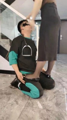 套路直播视频【辣姐S】高跟踩踏暴力耳光/塞口球/吃丝袜/人体家具 bf25777_绳艺资料库