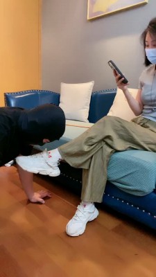 【Q月】健身女主运动鞋棉袜辱狗/sp踩踏/圣水奖励 bf27454_绳艺资料库