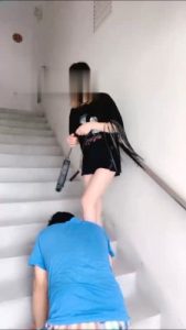 【ccyouer】脏贝壳头白袜楼梯间羞辱 bf13854_绳艺资料库视频资源下载