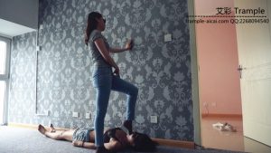 『小妮女女』原味黑短丝插嘴深喉，牛仔裤._绳艺资料库