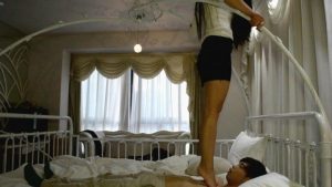 『奴隶岛』—婷婷初次体验踩踏、踮脚尖碾踩_绳艺资料库