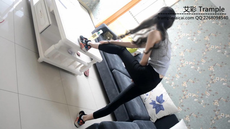 『奴隶岛』—健身后的白袜闻舔脚_绳艺资料库